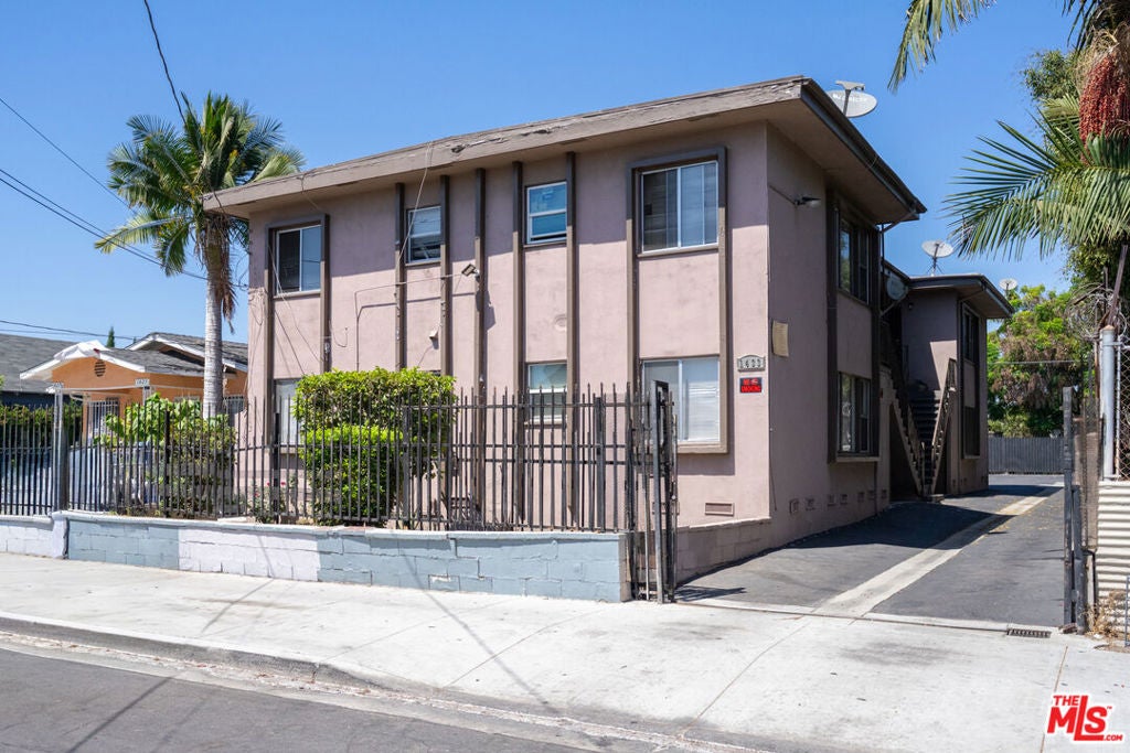 1433 E 61st Street