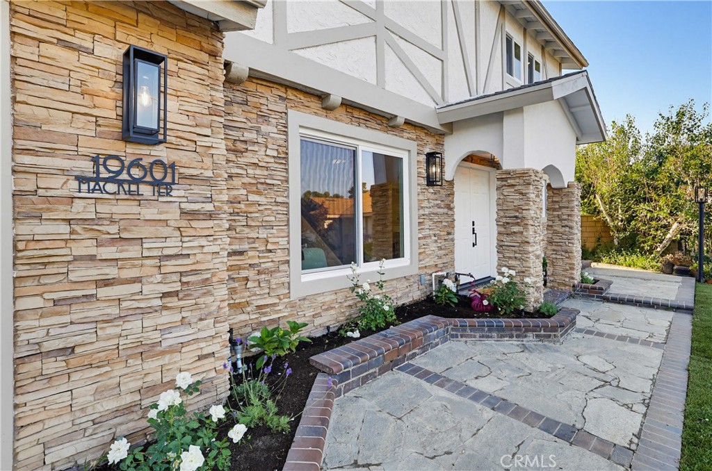 19601 Mackel Terrace
