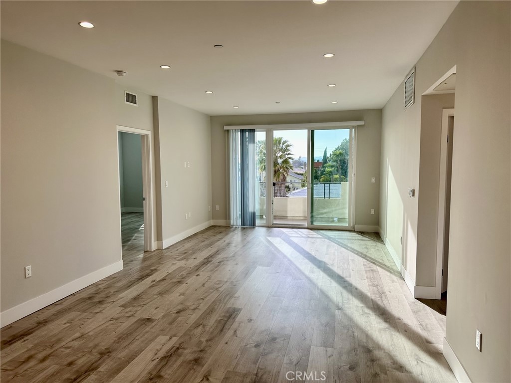 5820 La Mirada Avenue 403