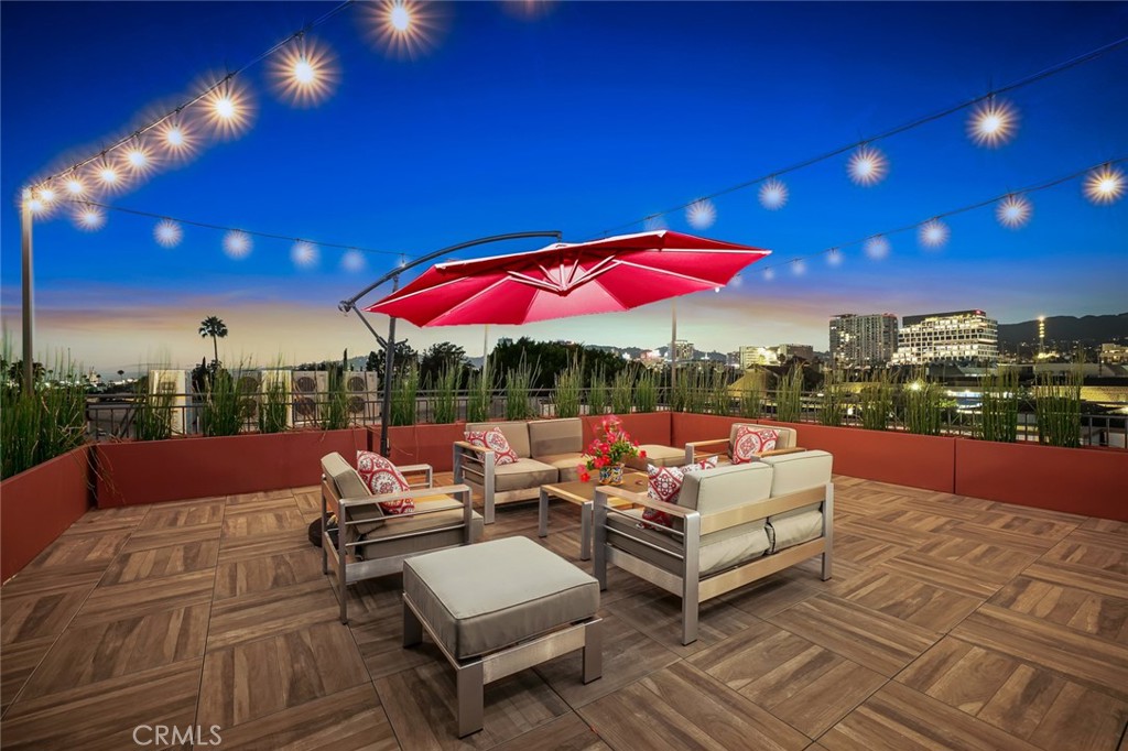 5820 La Mirada Avenue 403