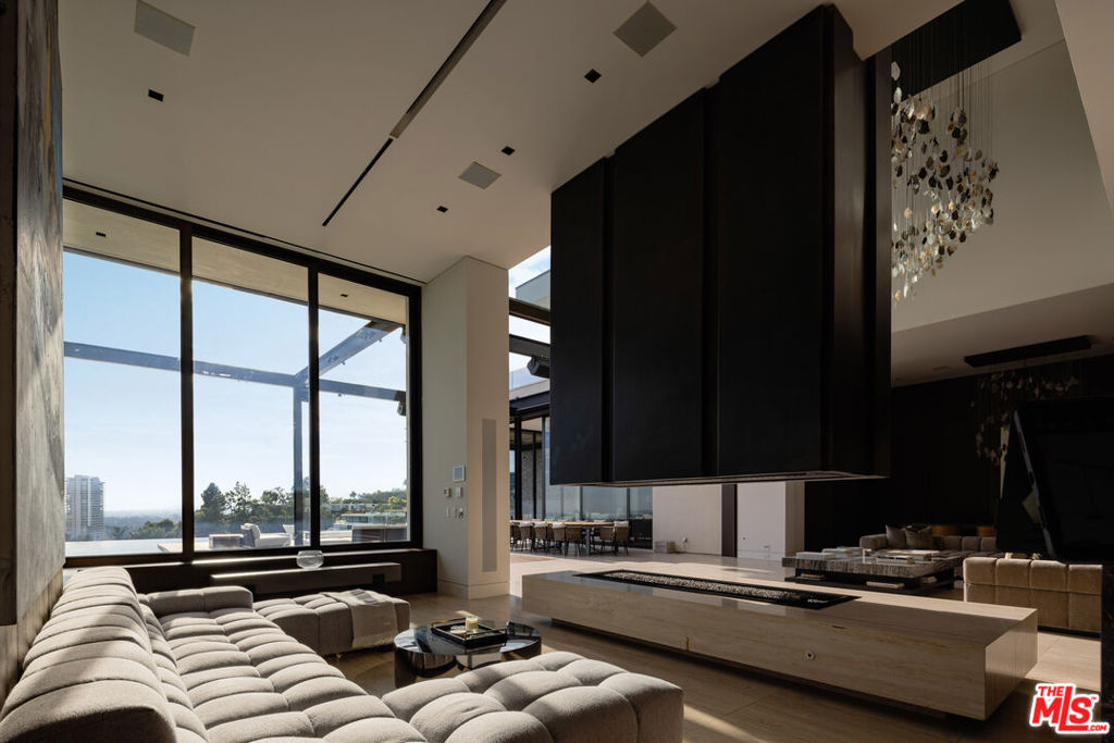 1305 Collingwood Place