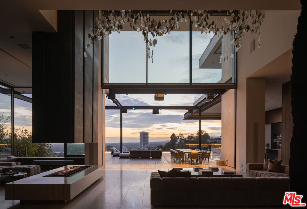 1305 Collingwood Place