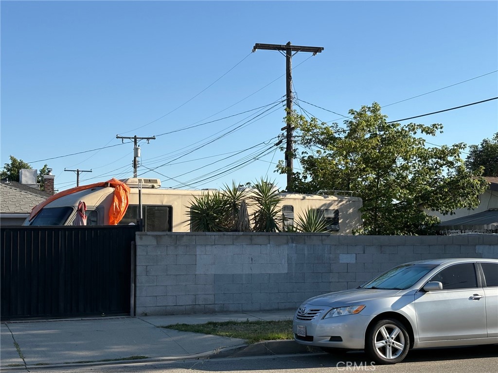 547 N Angeleno Avenue