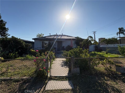 Photo of 547 N Angeleno Avenue, Azusa, CA 91702 (MLS # CV26101810)