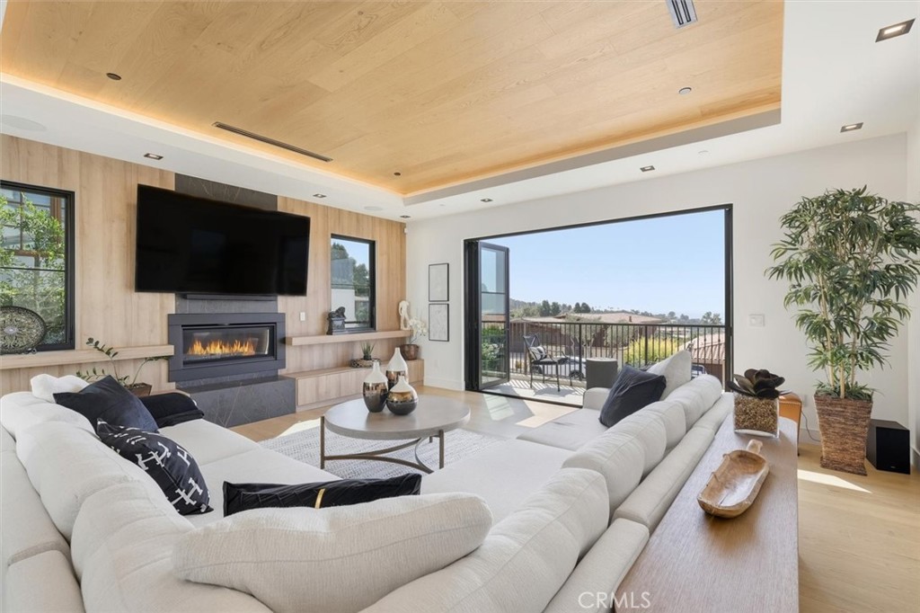 2532 Via Sanchez