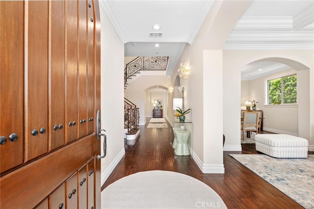 2012 Robinson Street