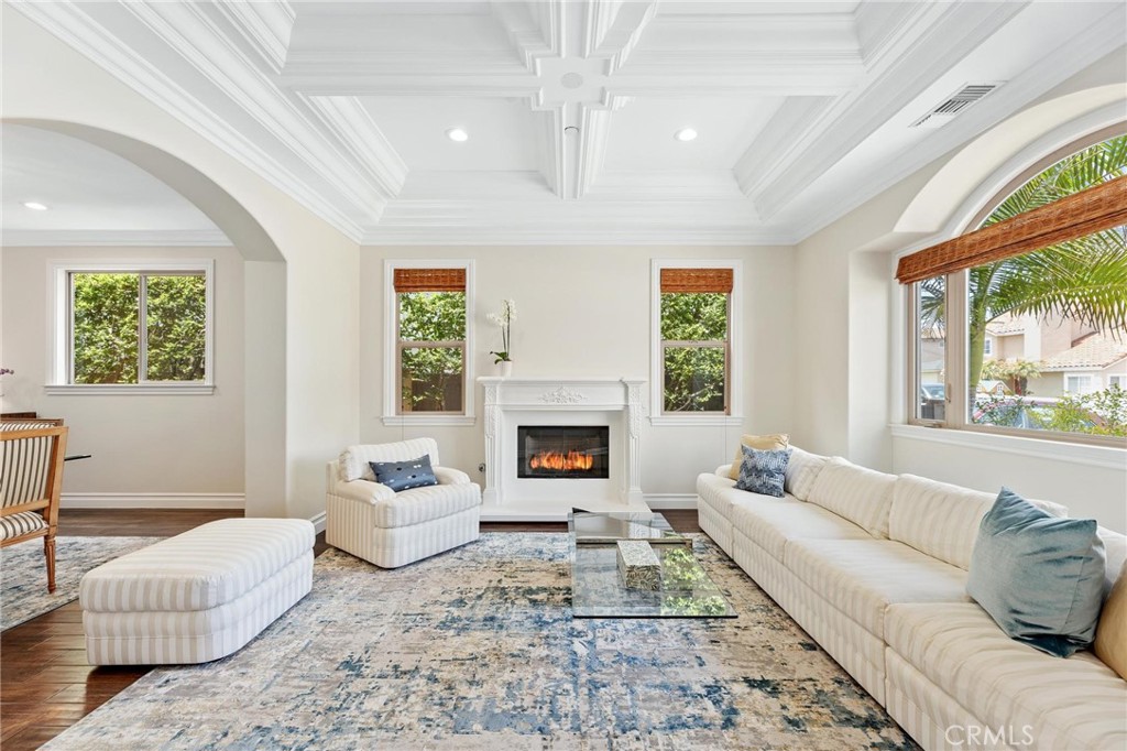 2012 Robinson Street