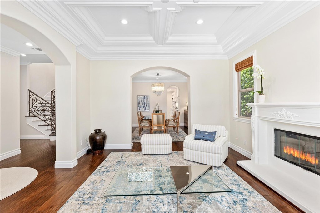 2012 Robinson Street