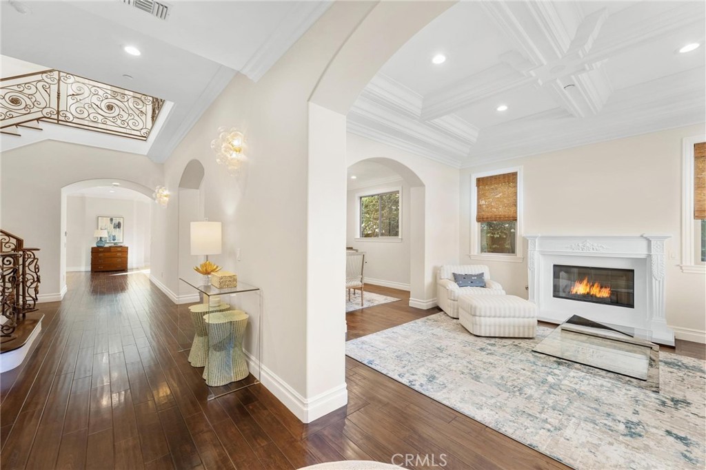 2012 Robinson Street