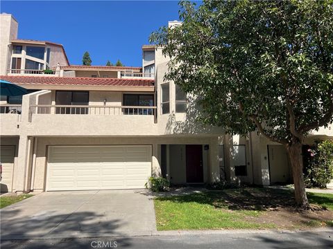 Photo of 27521 Nivelada, Mission Viejo, CA 92692 (MLS # OC26049019)