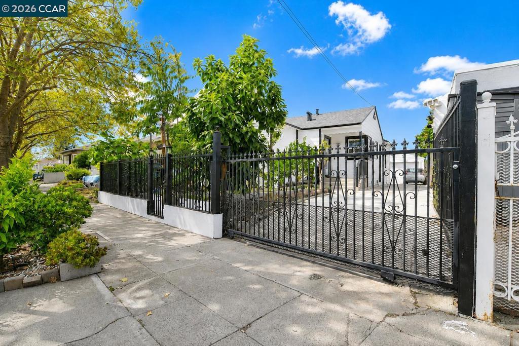 1637 100th Ave