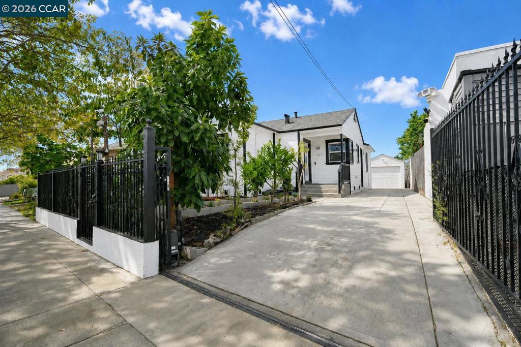 1637 100th Ave