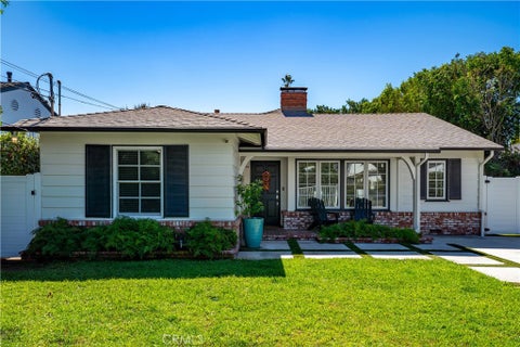 Photo of 12706 Hortense Street, Studio City, CA 91604 (MLS # SR26209855)