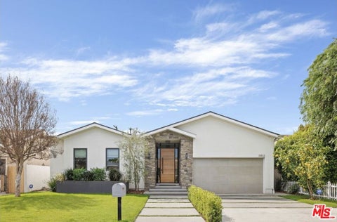 Photo of 13932 Otsego Street, Sherman Oaks, CA 91423 (MLS # 26870597)