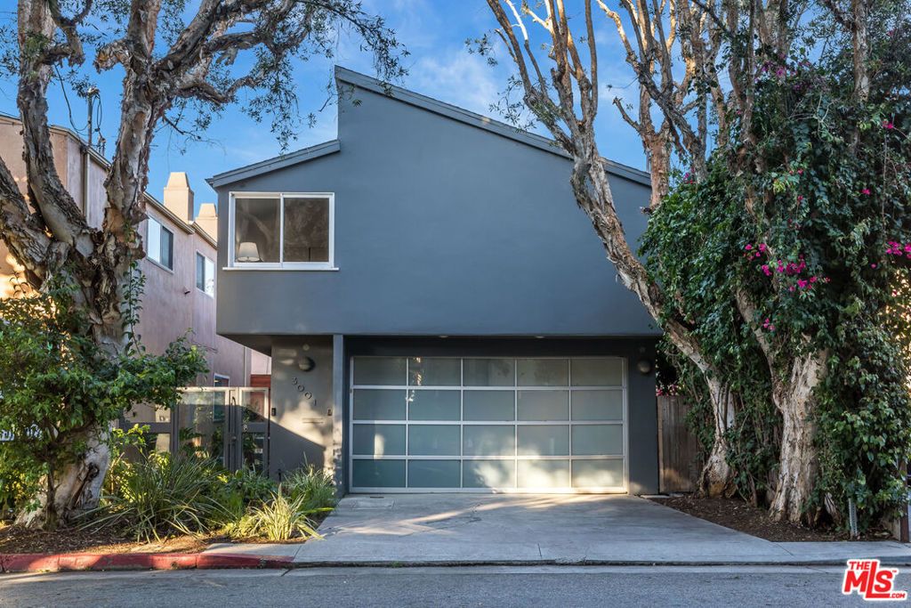 Photo of 3001 Grand Canal Walk, Venice, CA 90291 (MLS # 25482509)