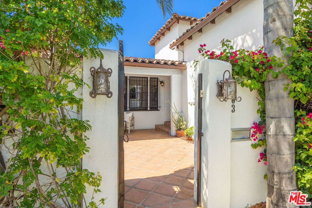 Photo of 1663 S Genesee Avenue, Los Angeles, CA 90019 (MLS # 26660885)