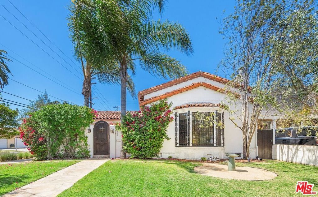 Photo of 1663 S Genesee Avenue, Los Angeles, CA 90019 (MLS # 26660885)