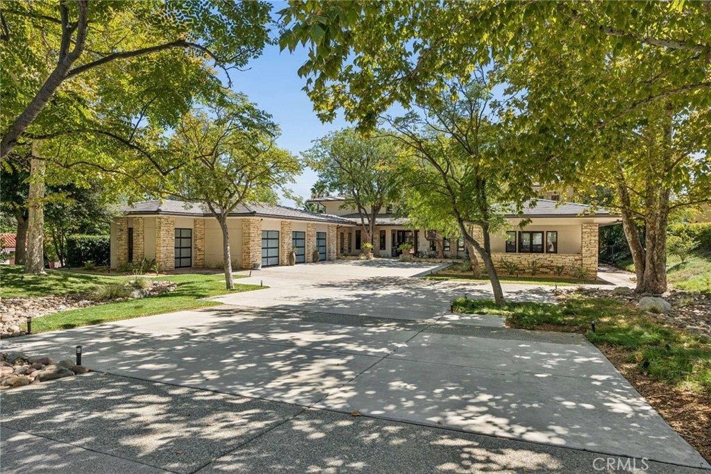 38144 Silver Fox Court