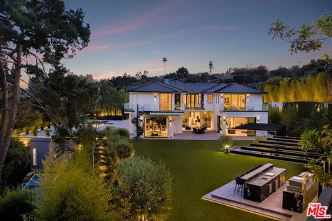 Photo of 822 N Kenter Ave, Los Angeles, CA 90049 (MLS # 25595863)