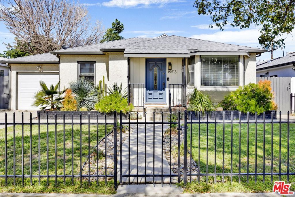 Photo of 15513 Cohasset Street, Van Nuys, CA 91406 (MLS # 26661595)