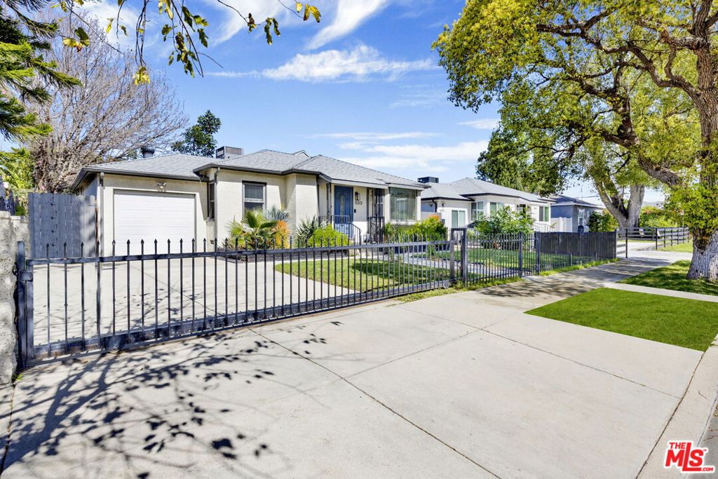 15513 Cohasset Street