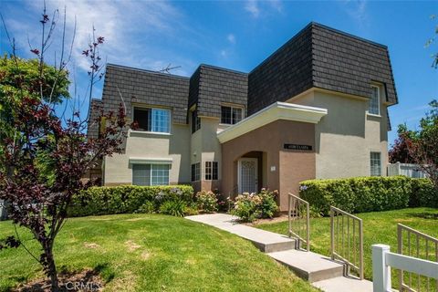 Photo of 6550 Tampa Avenue #1, Reseda, CA 91335 (MLS # SR26020491)