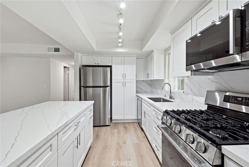 413 Avenue G 4