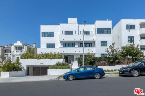 Photo of 859 S Lucerne Boulevard #109, Los Angeles, CA 90005 (MLS # 25608743)