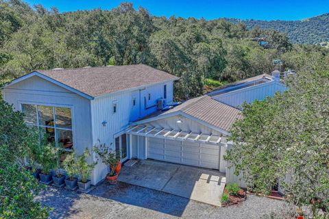 Photo of 27465 Vista Del Toro Place, Salinas, CA 93908 (MLS # ML82041132)