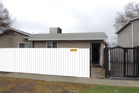 Photo of 23470 Victory Boulevard, Woodland Hills, CA 91367 (MLS # SR26046402)