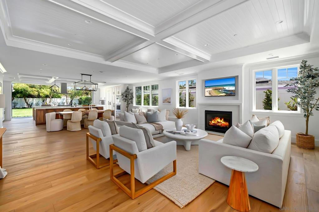 461 Country Club Ln
