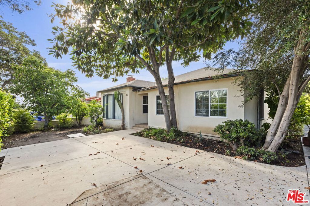 Photo of 8860 Horner Street, Los Angeles, CA 90035 (MLS # 25597777)