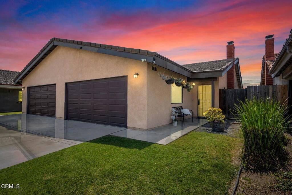 Photo of 220 Elizabeth Court, Santa Paula, CA 93060 (MLS # V1-35888)