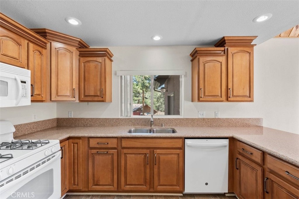 5438 Desert View