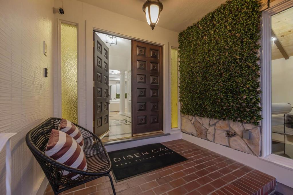 1209 Lake Street