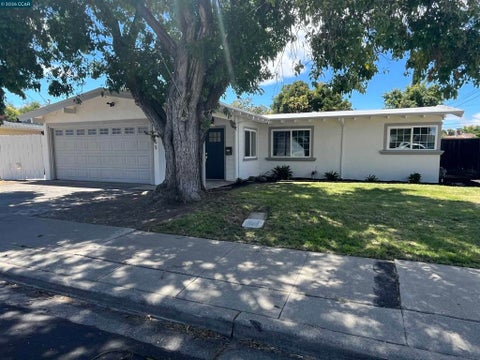 Photo of 2755 Eastgate Ave AVE, Concord, CA 94520 (MLS # 41139832)