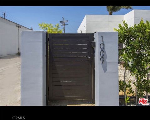 Photo of 1009 Palms, Venice, CA 90291 (MLS # DW26095281)