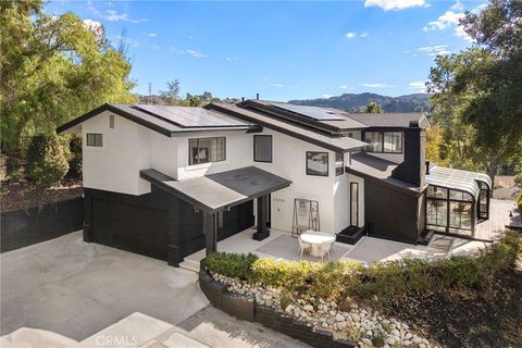 Photo of 23229 8th Street, Newhall, CA 91321 (MLS # SR25264038)