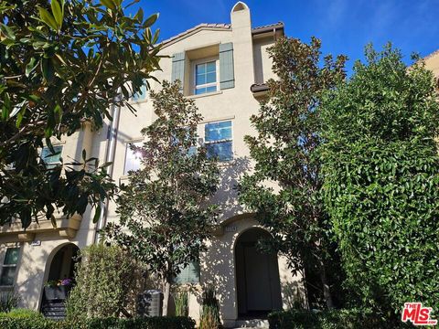 Photo of 7256 N Cherry Lane, Van Nuys, CA 91405 (MLS # 26673487)