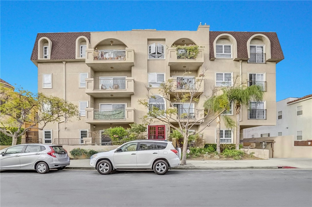 8555 Cashio Street 203