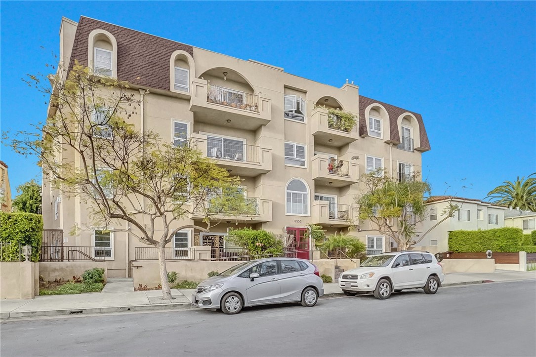 8555 Cashio Street 203