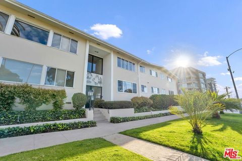 Photo of 433 Ocean Avenue #B, Santa Monica, CA 90402 (MLS # 26639887)