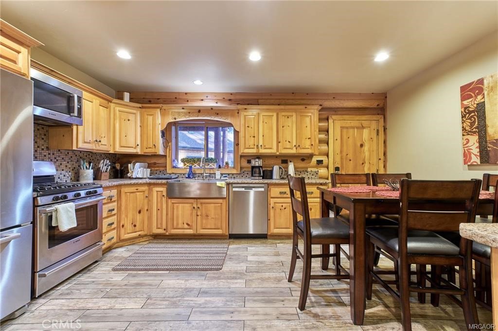 Big Bear Lake, California, 92315, United States, 5 Bedrooms Bedrooms, ,6 BathroomsBathrooms,Residential,Active,2041641