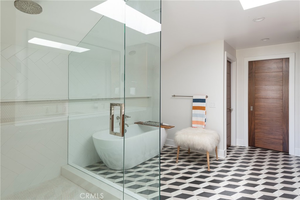 Westlake Island (711) - Residential Lease