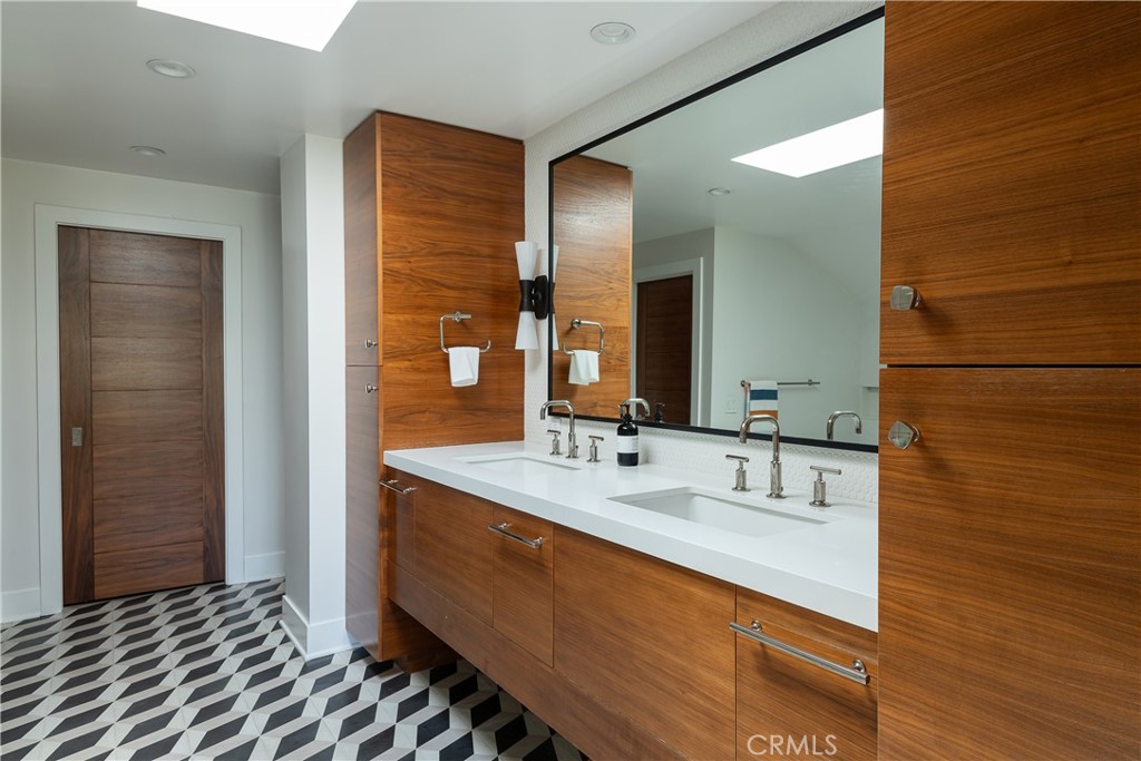 Westlake Island (711) - Residential Lease