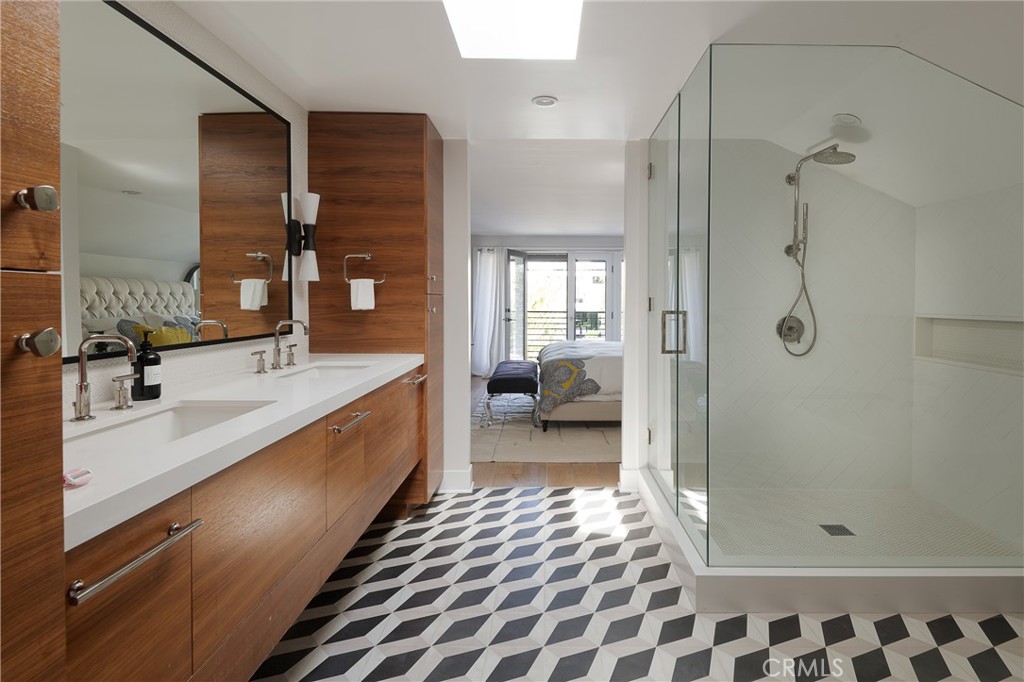 Westlake Island (711) - Residential Lease