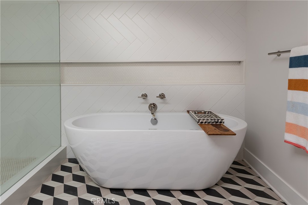 Westlake Island (711) - Residential Lease