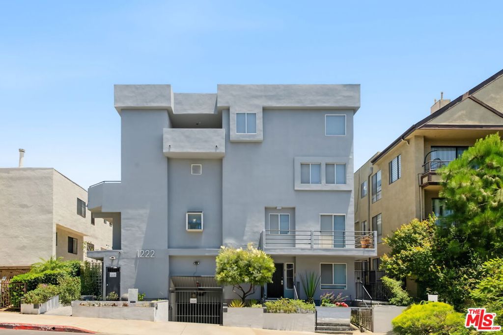 1222 N Kings Road 8