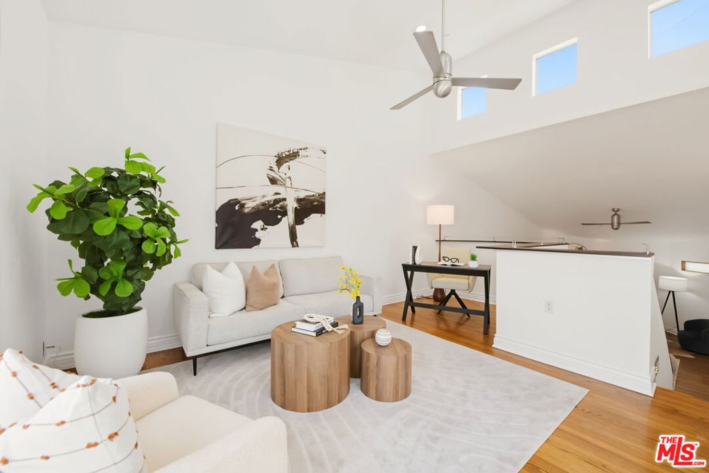 1222 N Kings Road 8