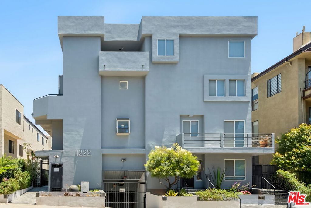 1222 N Kings Road 8
